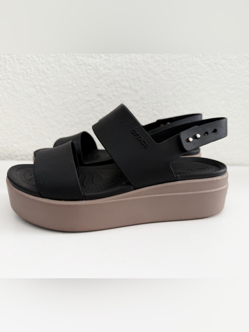 CROCS Women's Brooklyn Low Wedge Platform Sandal (Black) Size 9